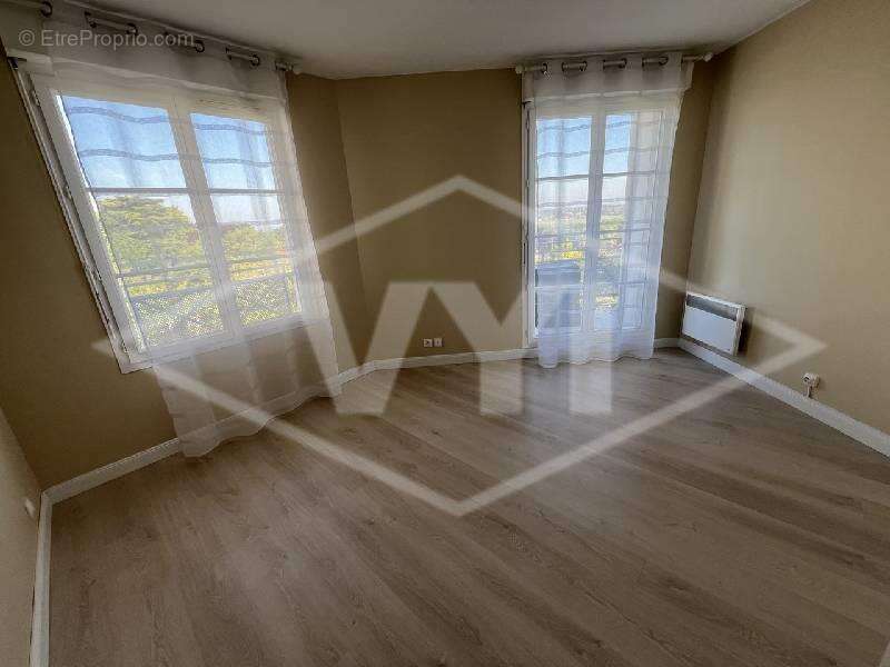 Appartement à COMBS-LA-VILLE