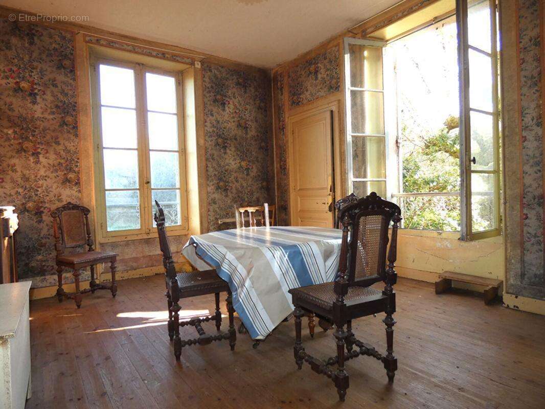 Maison Nailhac 160 m2 / 4 chambres / grange / hangar / terrain 1 hectare - photo 10