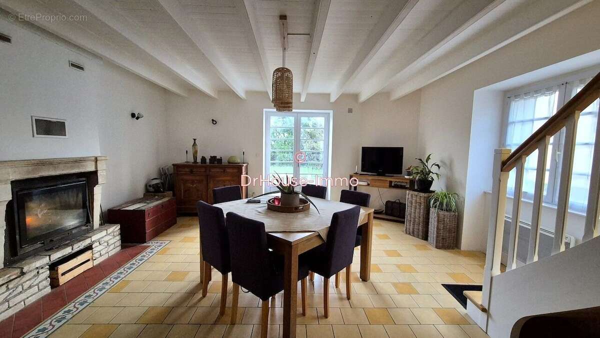 Maison à MOUZEUIL-SAINT-MARTIN
