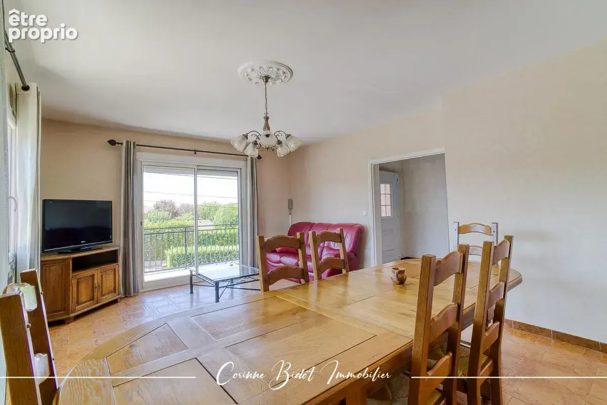 Maison 191 m² à Saint-Pierre-De-Chandieu  - photo 6