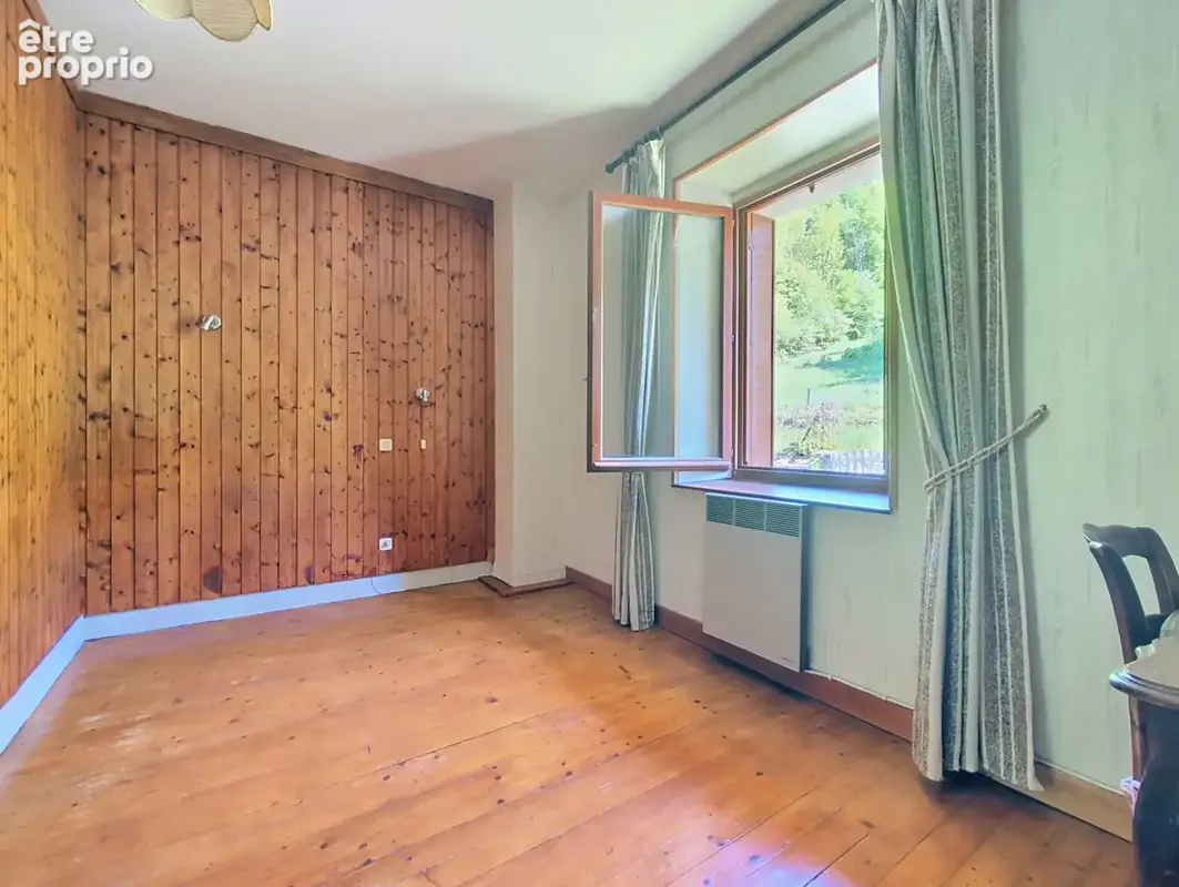 Entre Annecy et Aix-les-Bains,  maison familiale avec jardin, dépendances et beau potentiel - photo 15
