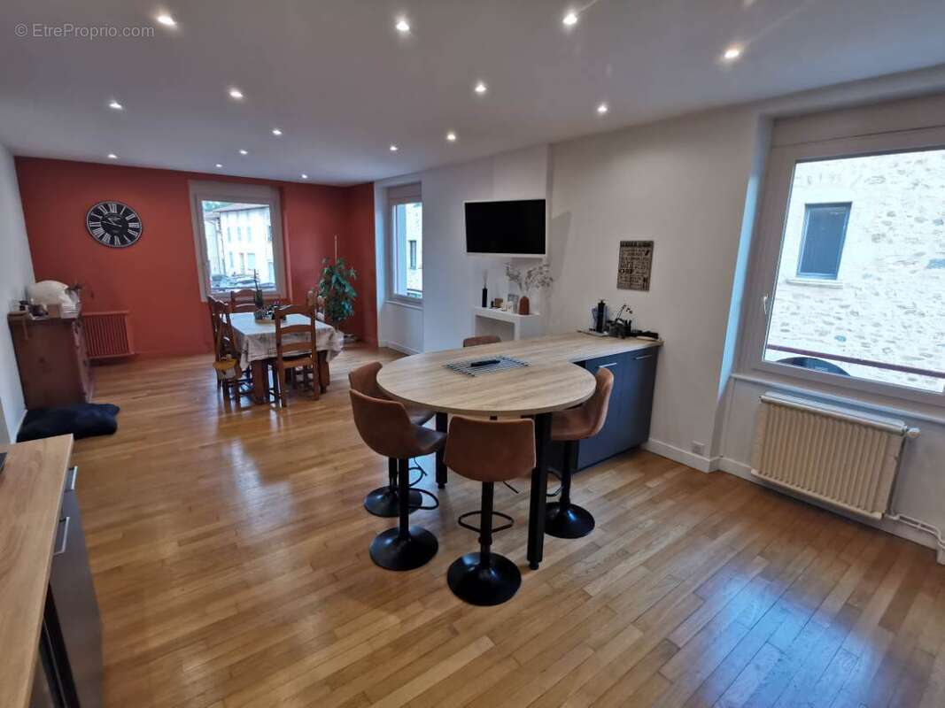 Maison à SAINT-LAURENT-SUR-GORRE