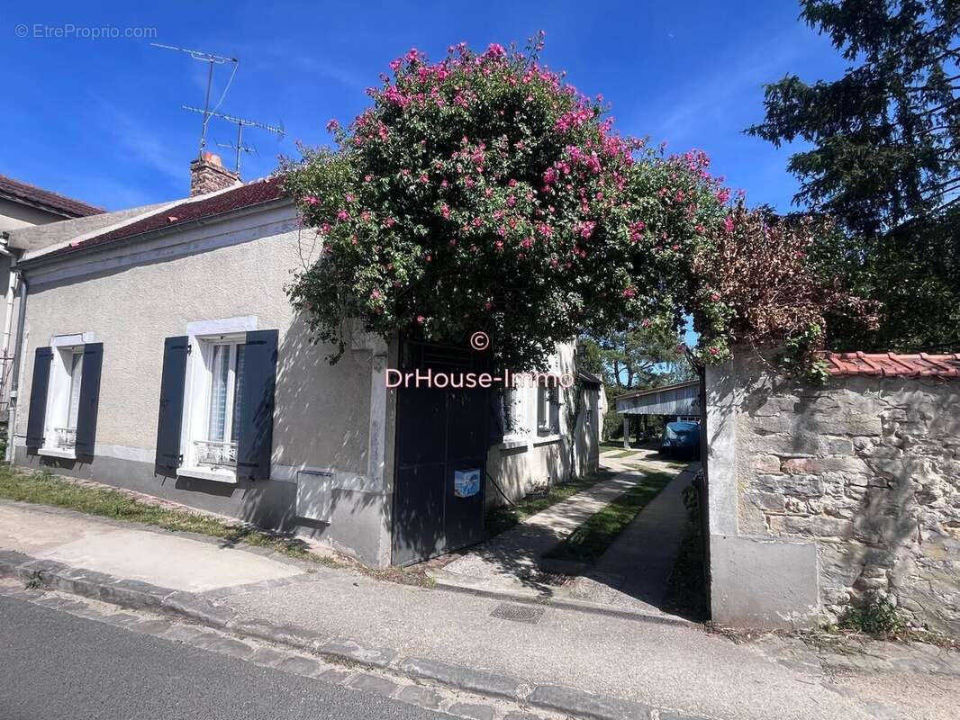Maison à CERNY