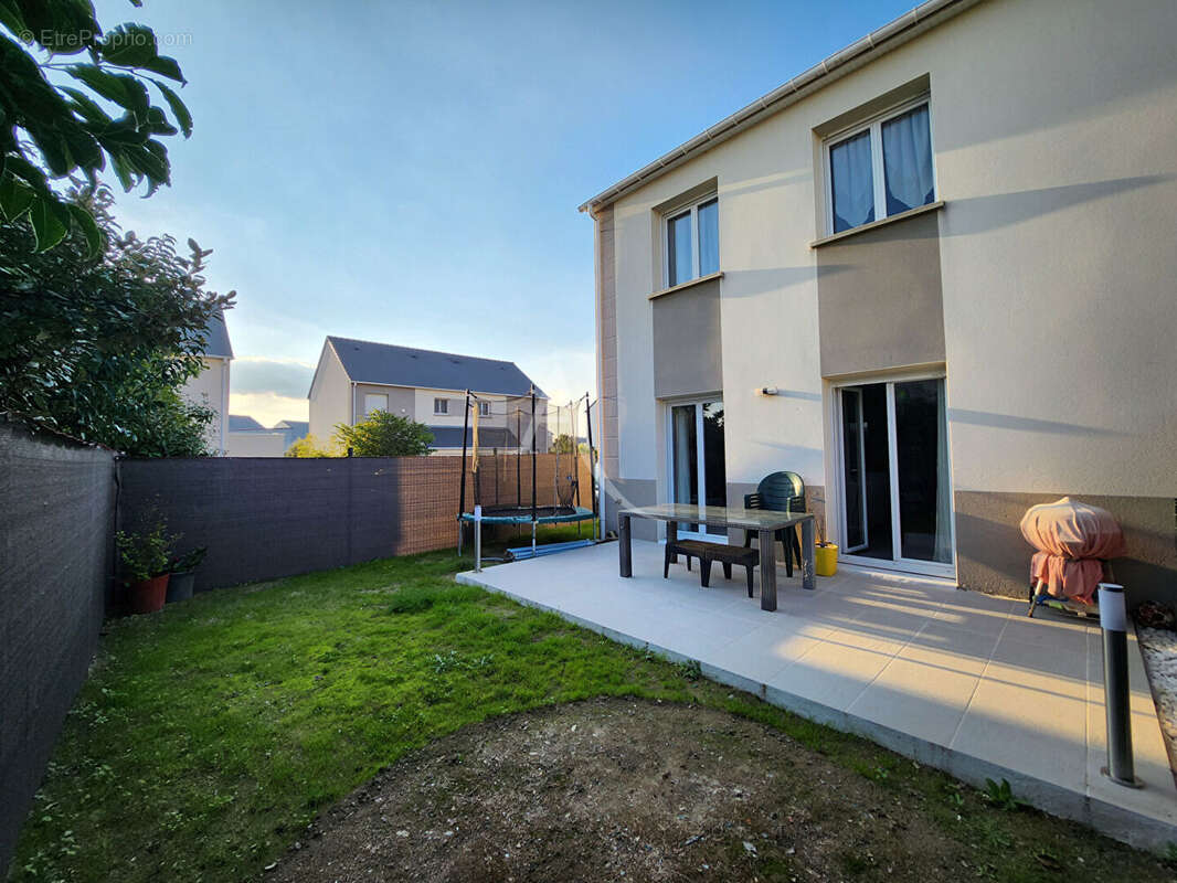 Maison à SAINT-ETIENNE-DE-MONTLUC