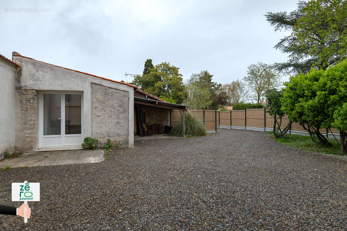 Maison à CHAMPAGNE-LES-MARAIS