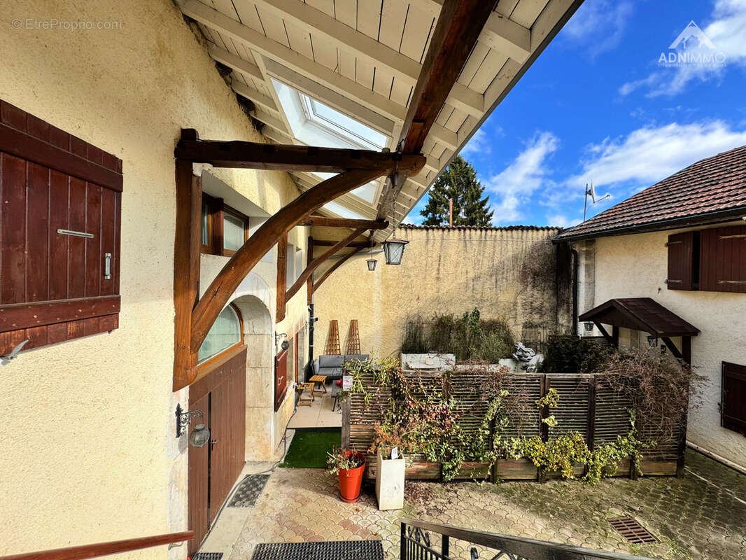 Maison à PERON