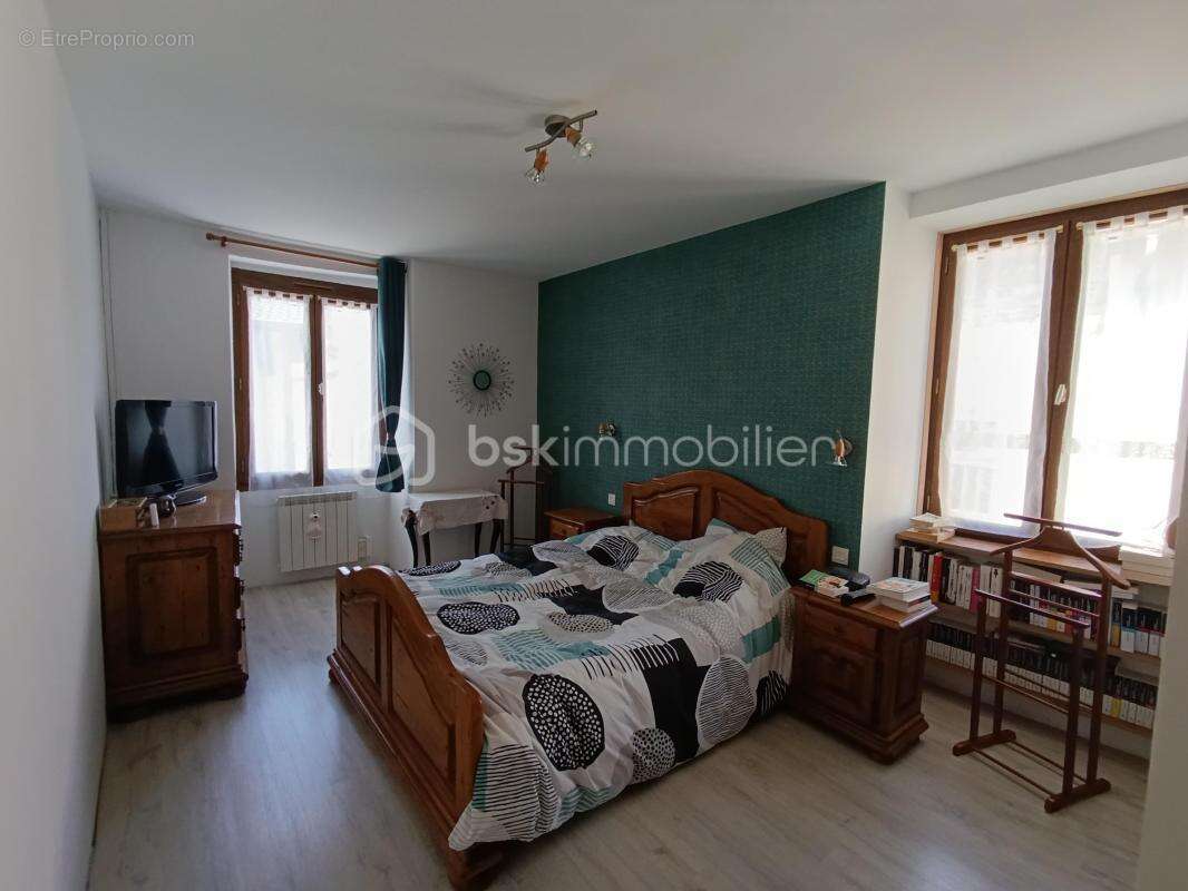 Maison à CHARNECLES