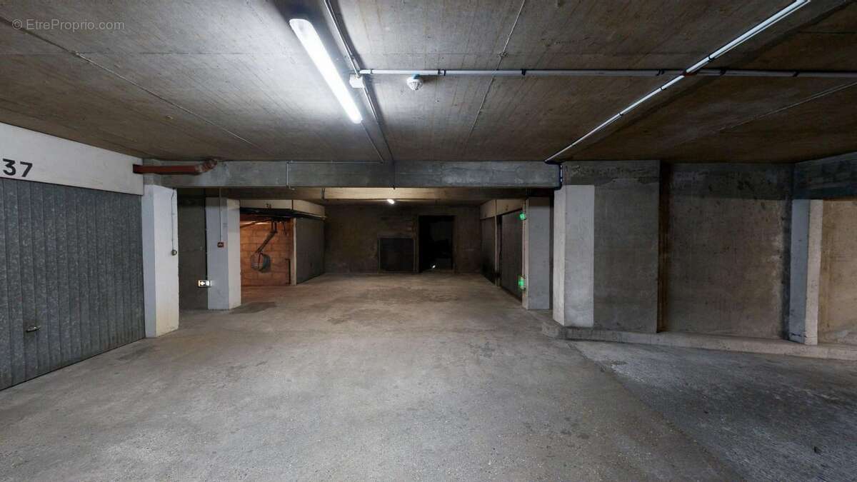 Parking à PARIS-15E