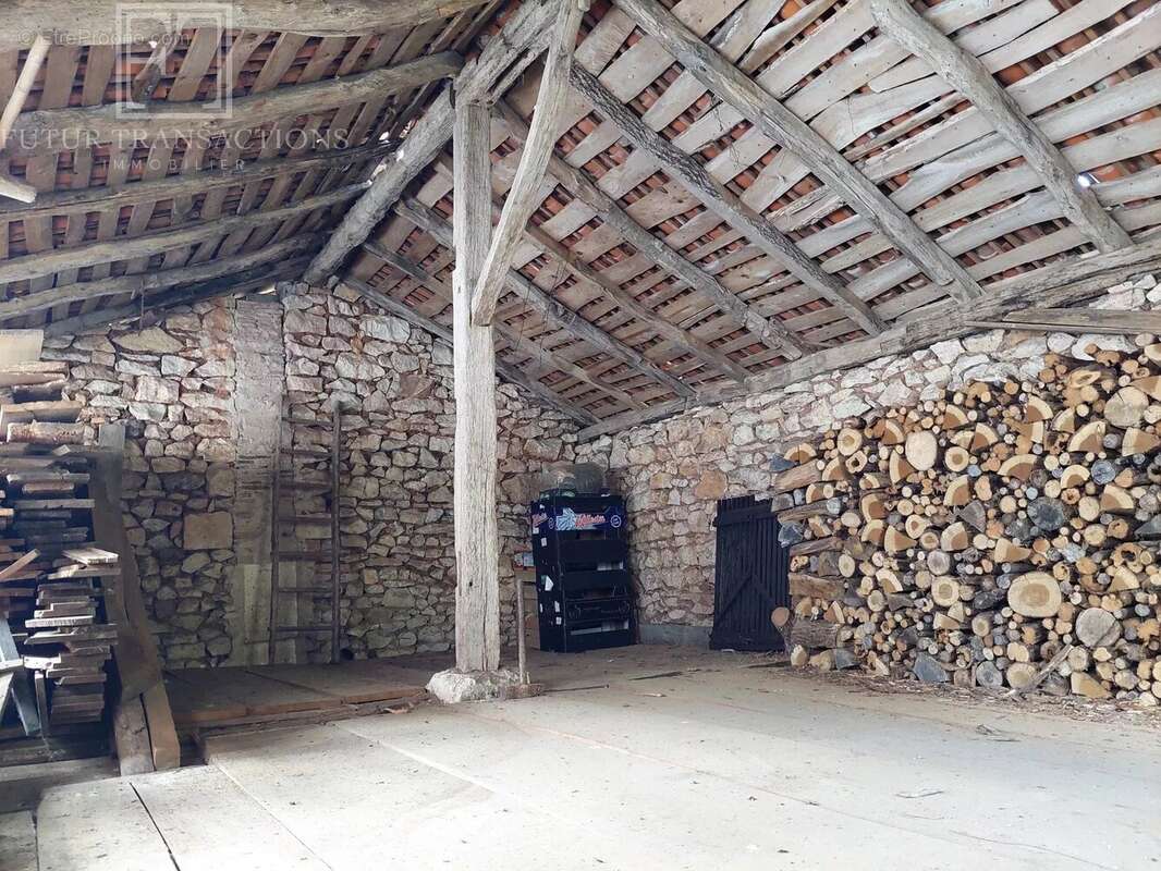 Maison à SAINT-FRONT-LA-RIVIERE