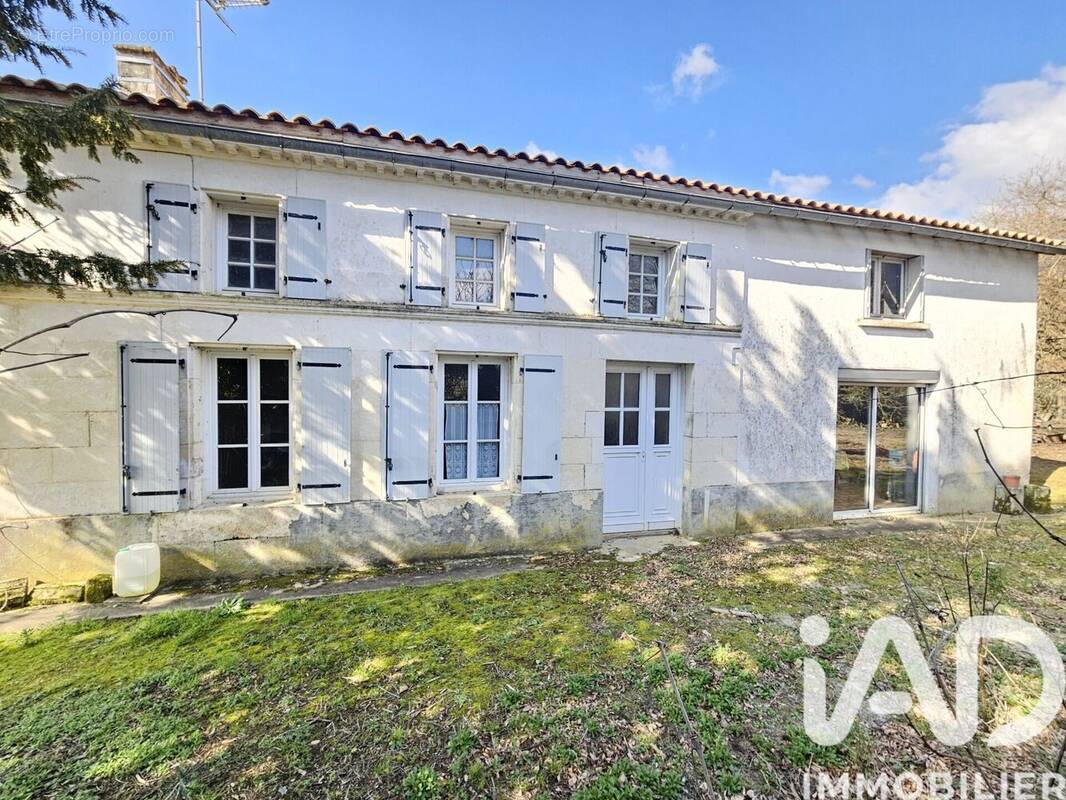 Photo 1 - Maison à NIEUL-LES-SAINTES
