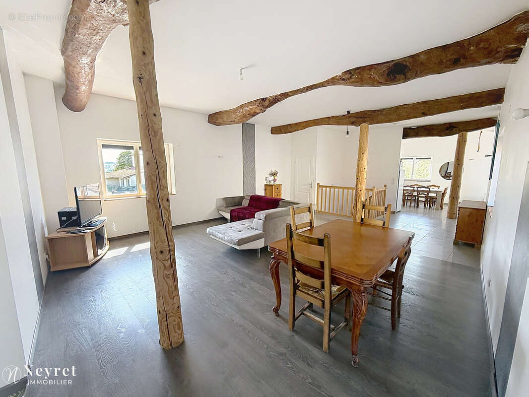 Tartaras   maison de village en pierre   env. 180 m2   4 chambres   garage 36m2 - photo 4
