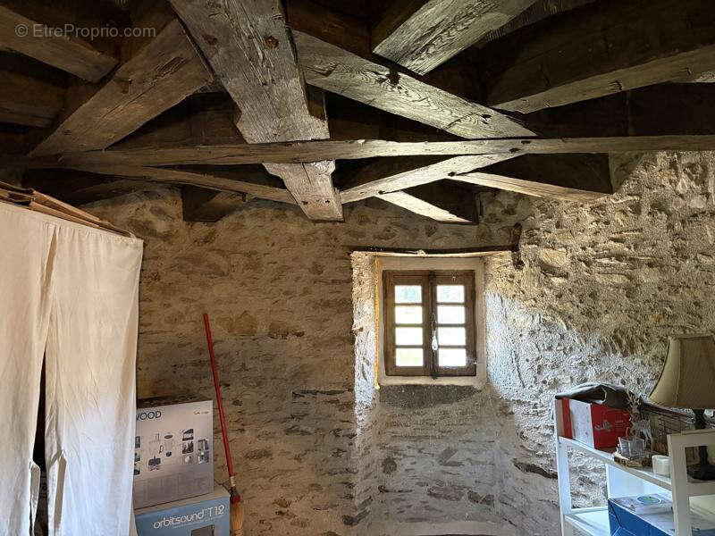 Maison à SEGUR-LE-CHATEAU