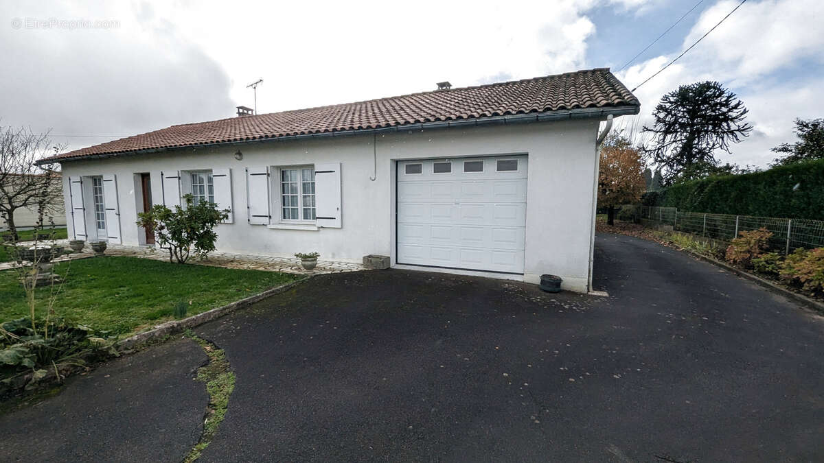 Maison à MAGNE