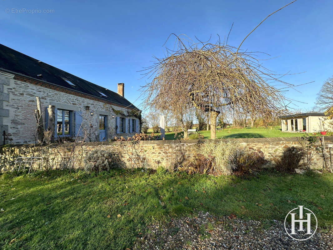 Maison à LIGNEROLLES