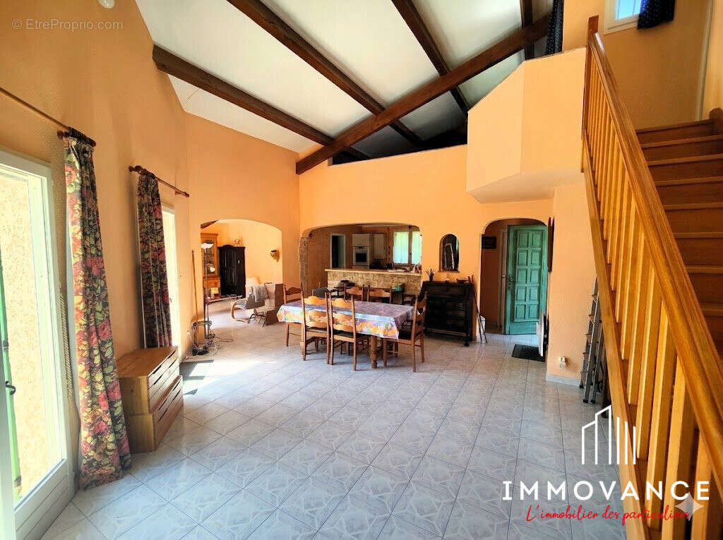 Maison à VIOLS-LE-FORT