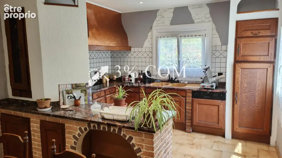 Maison 4 chambres 2700 m2 de terrain - photo 8