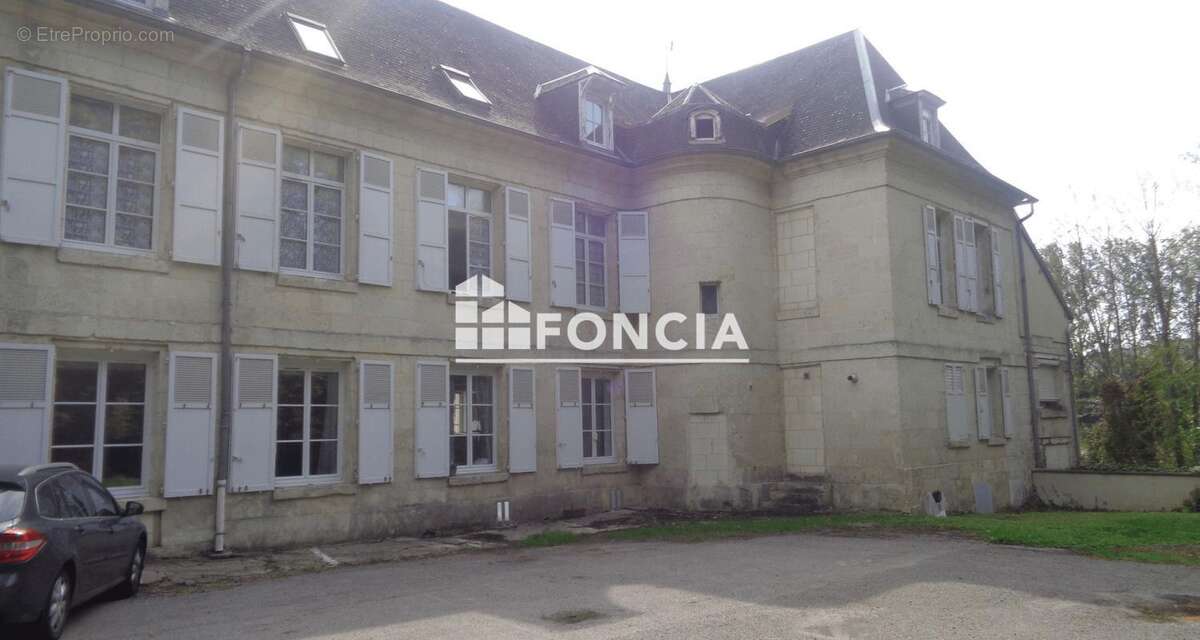 Appartement à COURMELLES