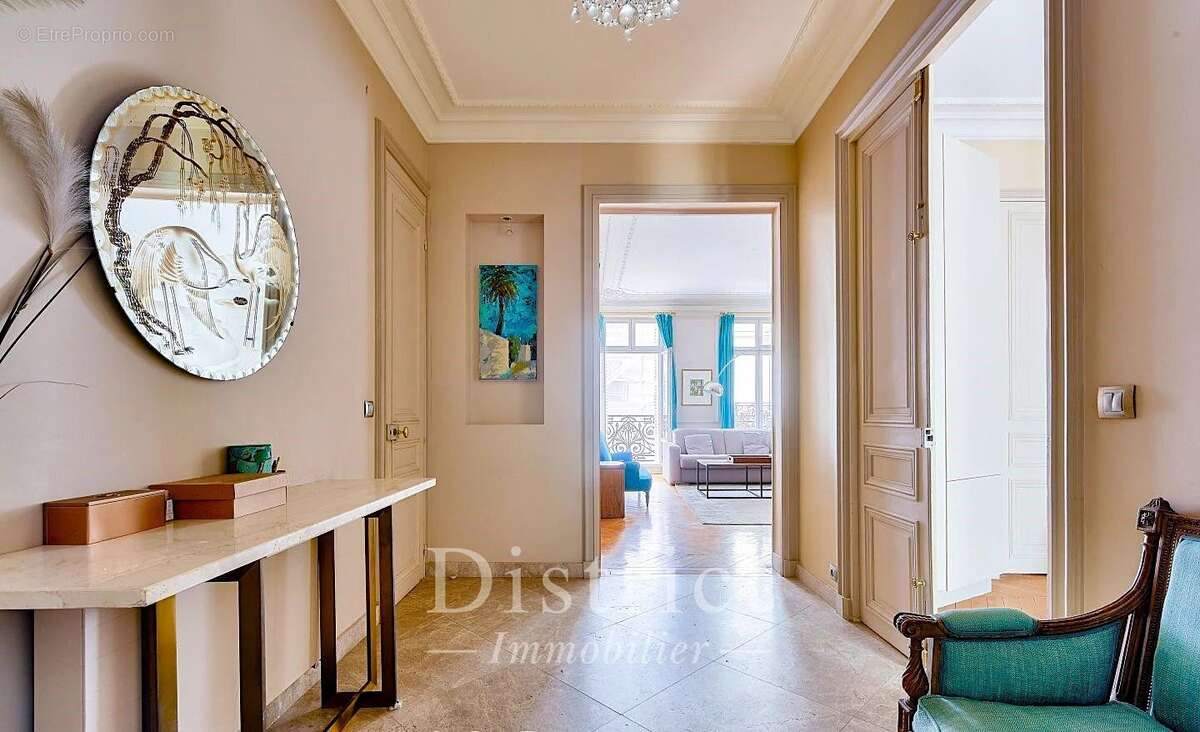 Appartement à PARIS-8E
