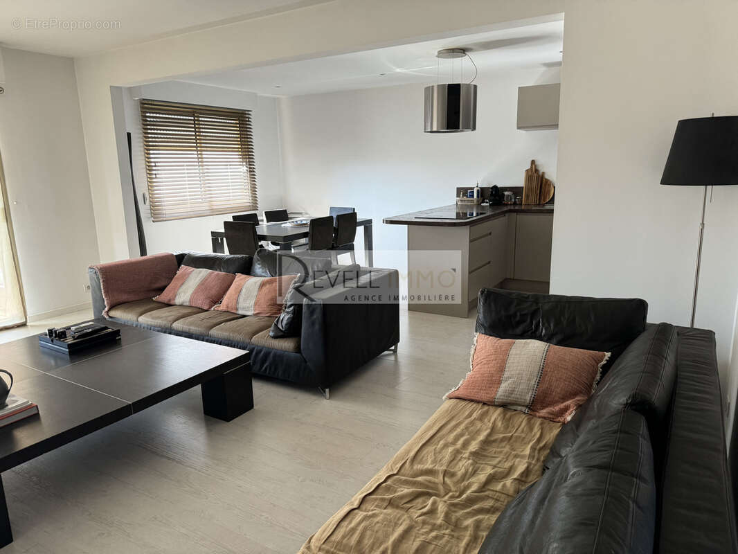 Appartement à SAINT-LAURENT-DU-VAR