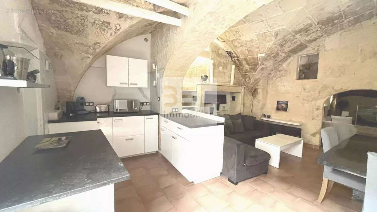 Surprenante  et insolite maison troglodyte dans les alpilles - photo 6