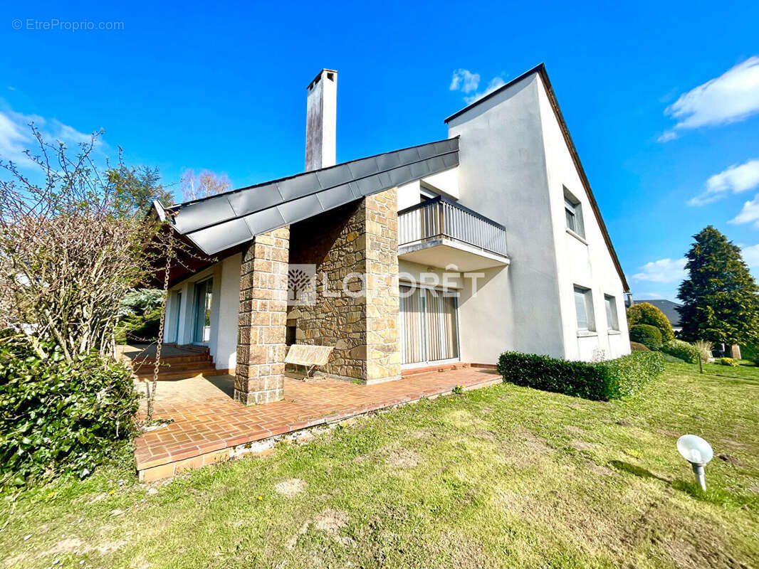 Maison à RIEUPEYROUX