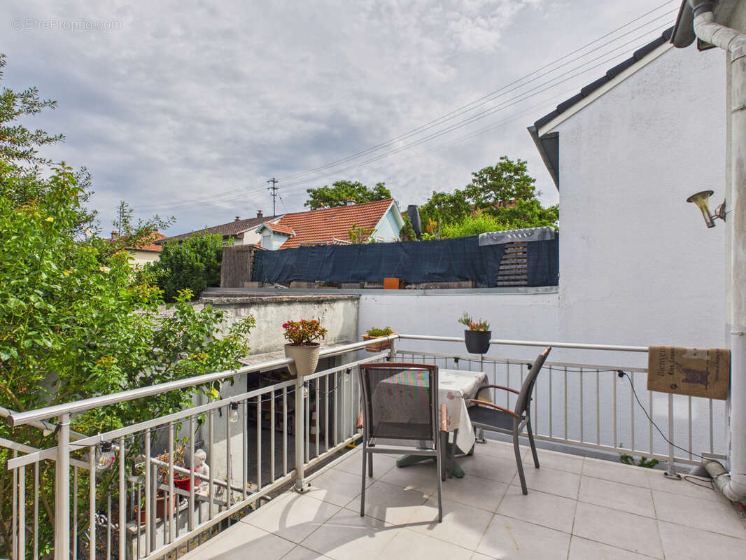 Maison de ville à rafraîchir avec jardin, cave et garage - photo 22