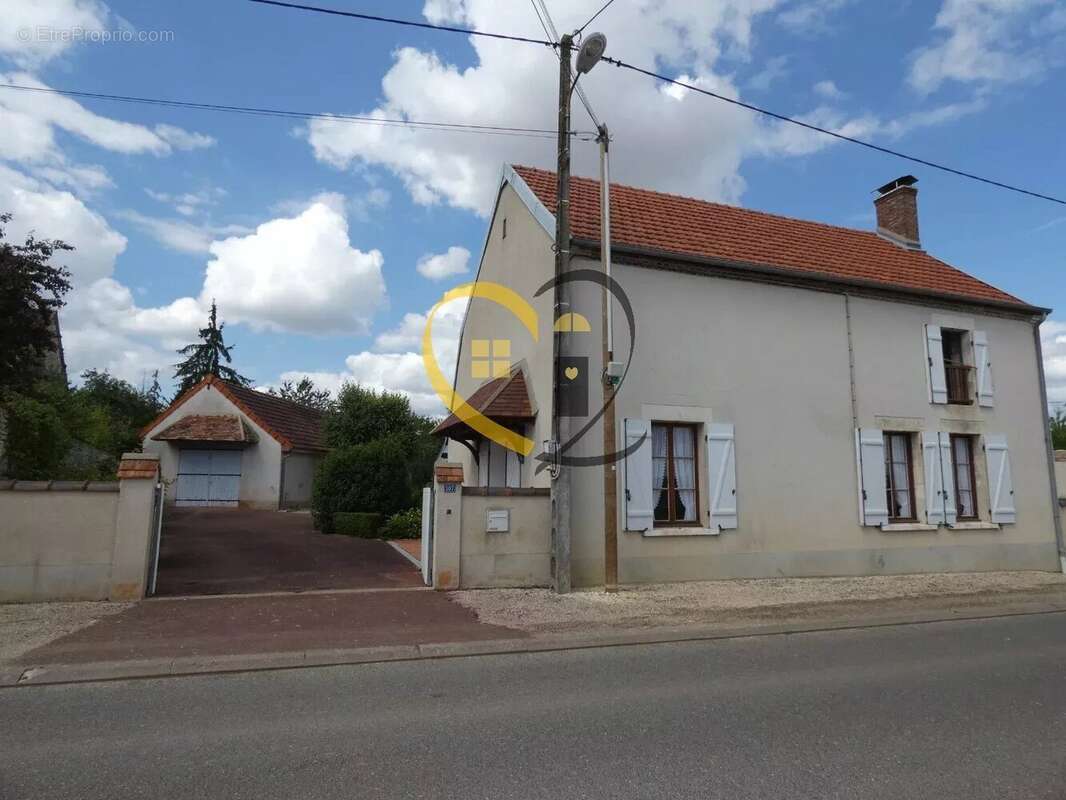 A VENDRE Maison de caractère avec dépendances et grand terrain – Azy - photo 18