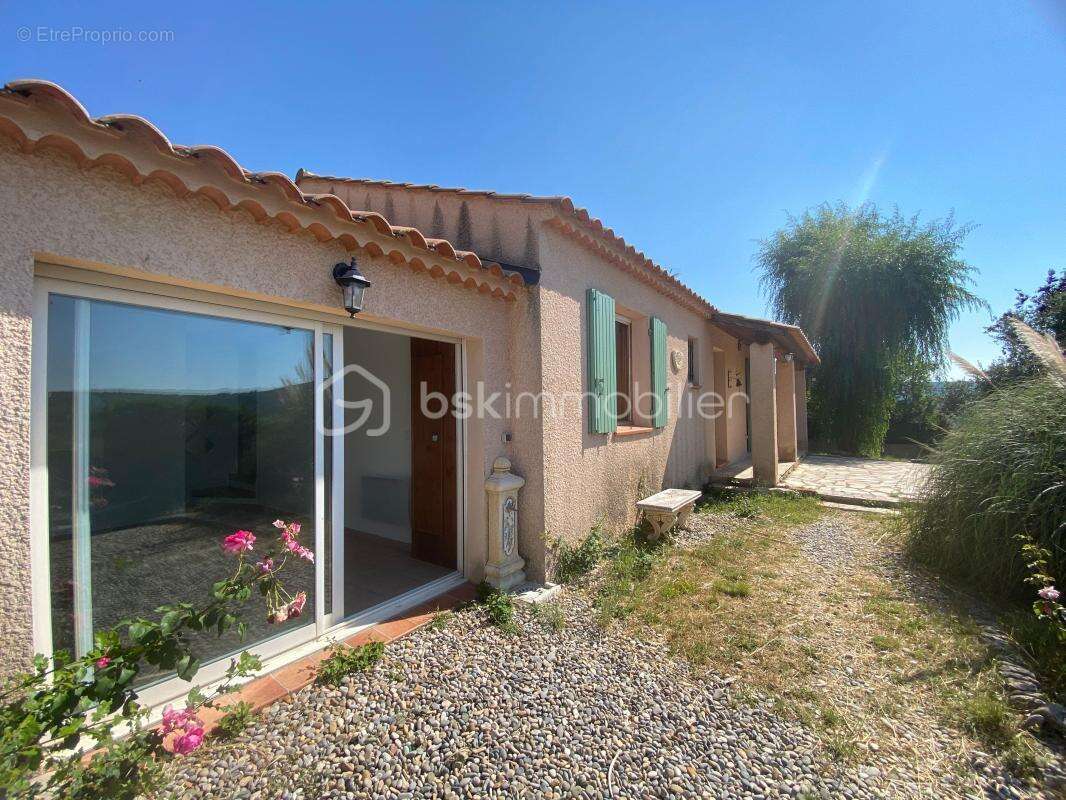 Jolie maison provençale de plain-pied lumineuse avec cheminée - 4 chambres avec garage aménagé et terrain en restanque clôturé d - photo 7
