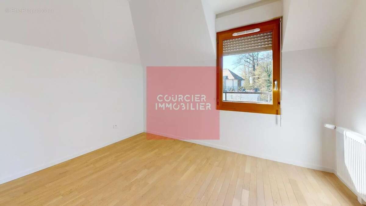 Appartement à LE MESNIL-SAINT-DENIS