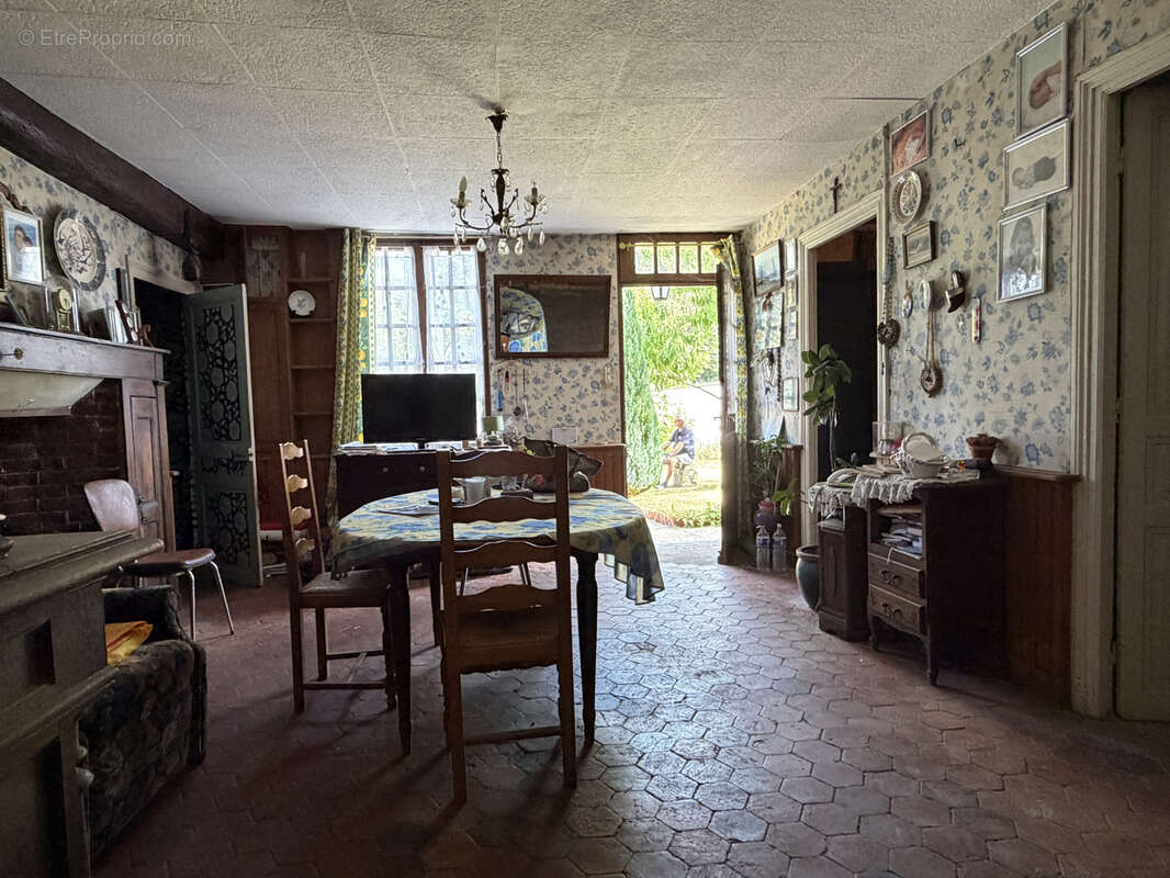 Maison situee a guignecourt a renovee sur un terrain de 1357m2 - photo 2