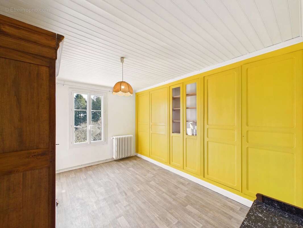 Maison à SAINT-SAUD-LACOUSSIERE