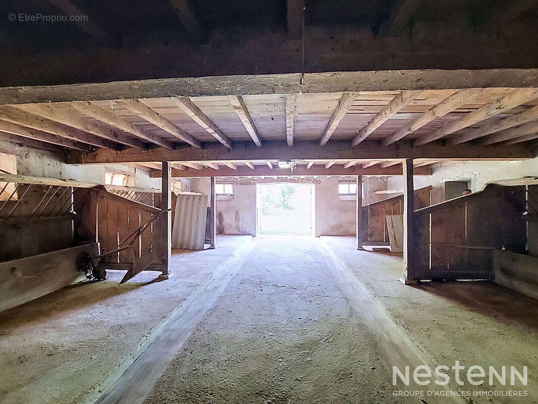 A Vendre Bâtisse en pierre de 255 m² avec dépendance attenante sur terrain de plus de 3 200 m² - photo 14