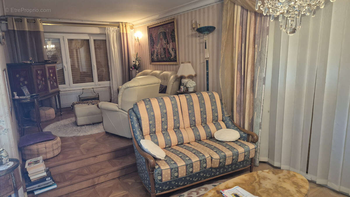 Maison à NEUVILLE-LES-LOEUILLY