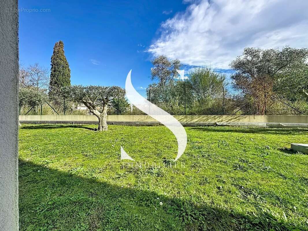 Appartement à VALLAURIS