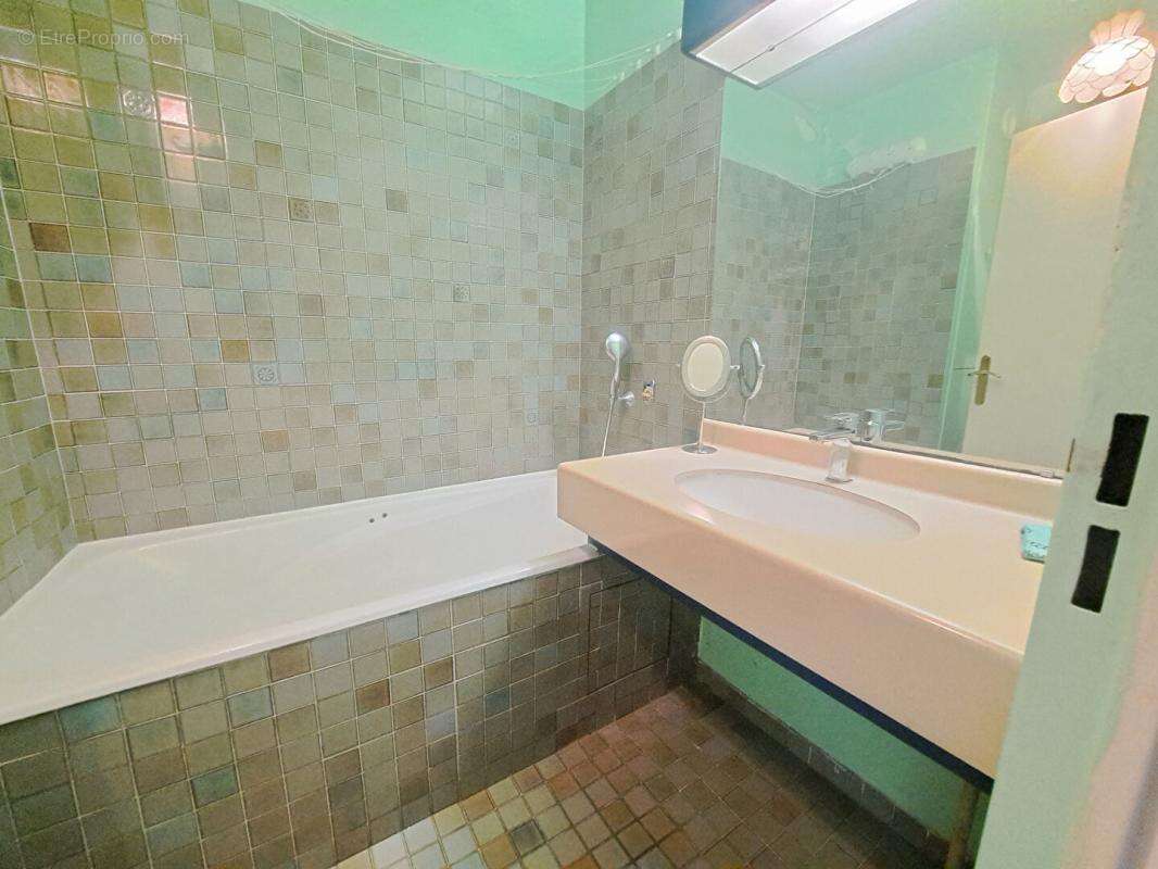 Appartement à COURBEVOIE