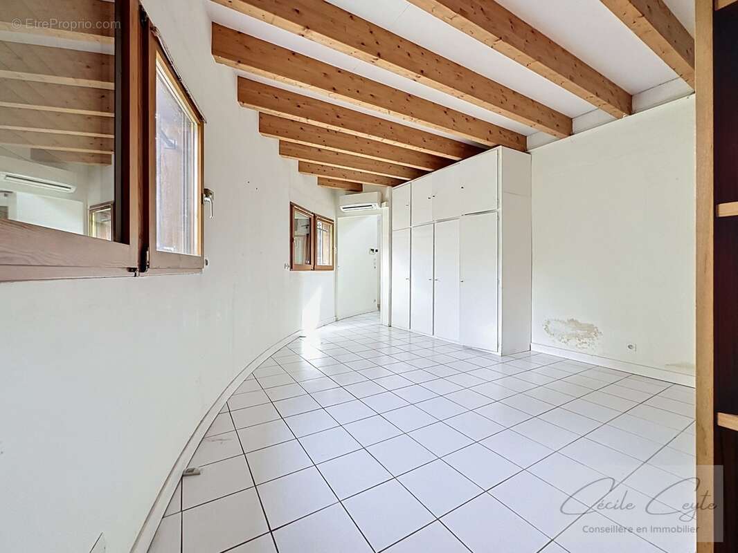 LA TRONCHE, Proche Hôpital, Maison familiale avec 5 chambres - photo 10