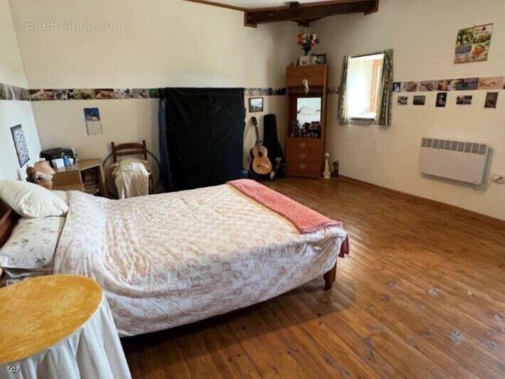 Maison à CHEF-BOUTONNE