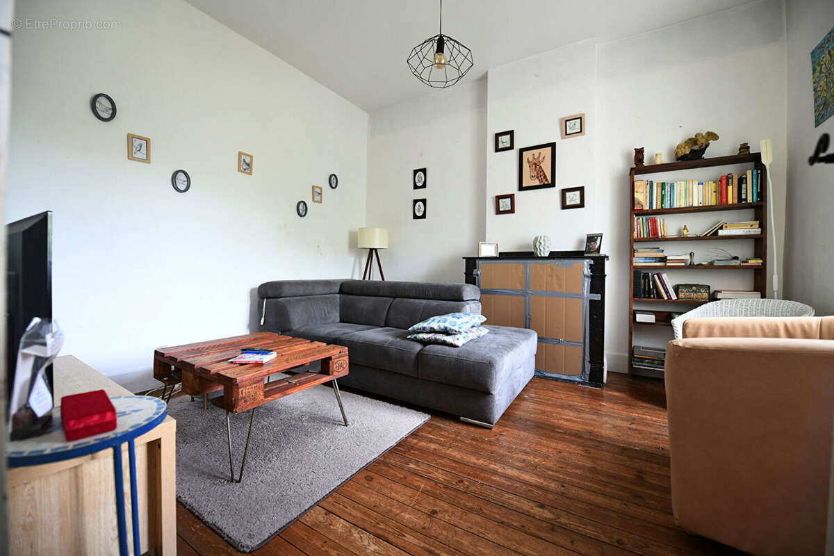 Maison de charme avec beau potentiel ! - photo 2