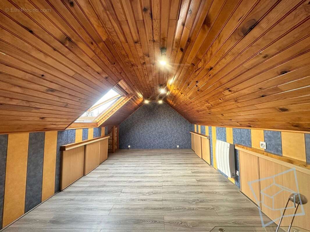 Maison à VOISINS-LE-BRETONNEUX