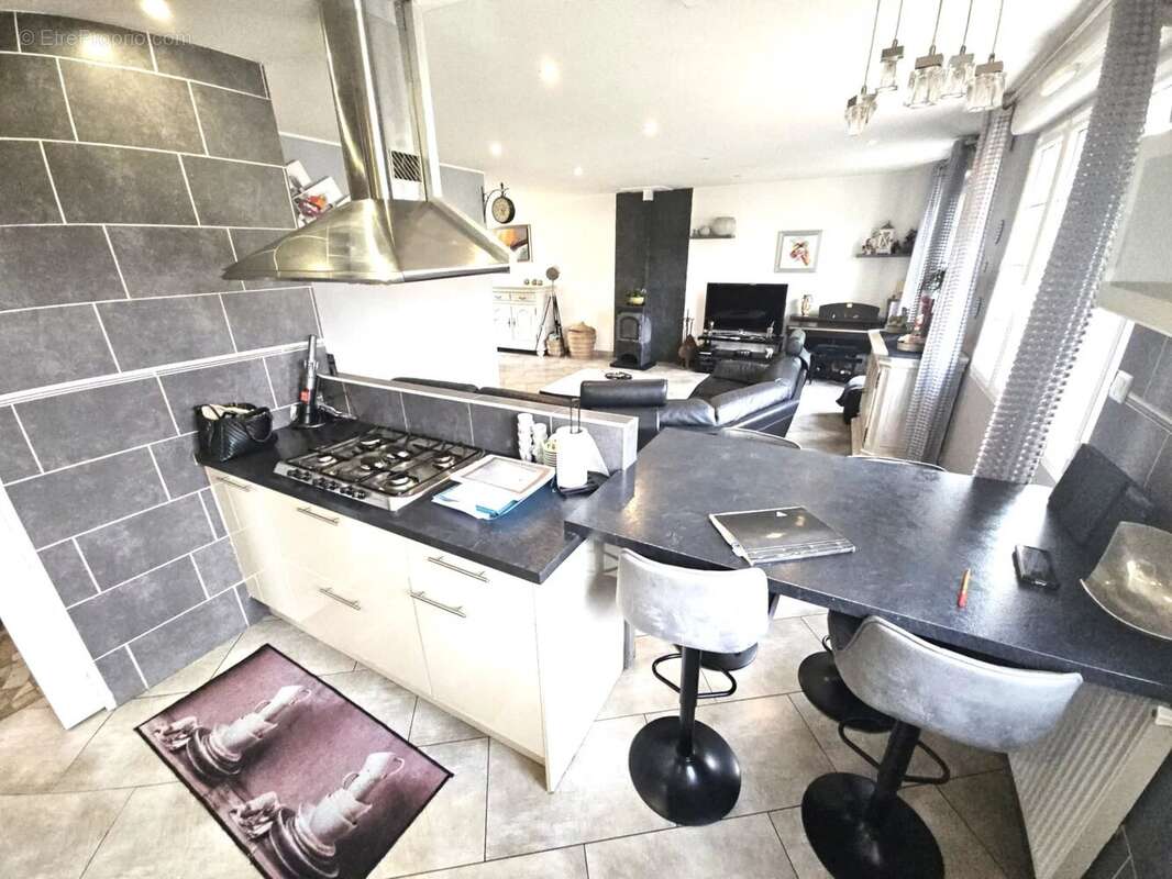 Maison à CHENNEVIERES-SUR-MARNE