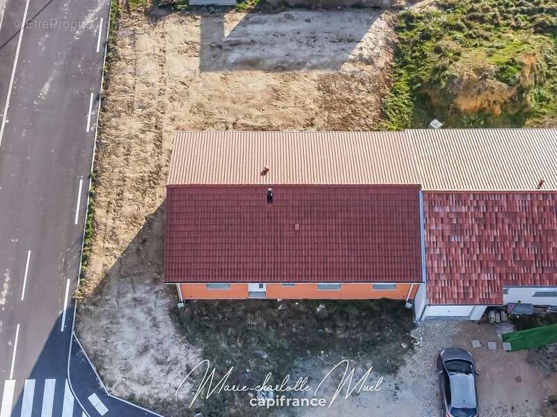 Maison à BAGE-LA-VILLE