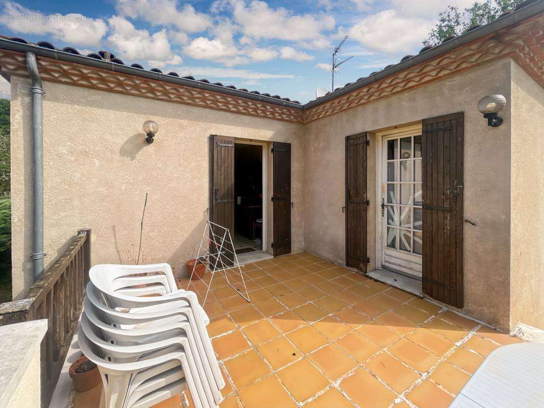  Maison familiale de 188 m² – De beaux volumes et un énorme potentiel ! - photo 14
