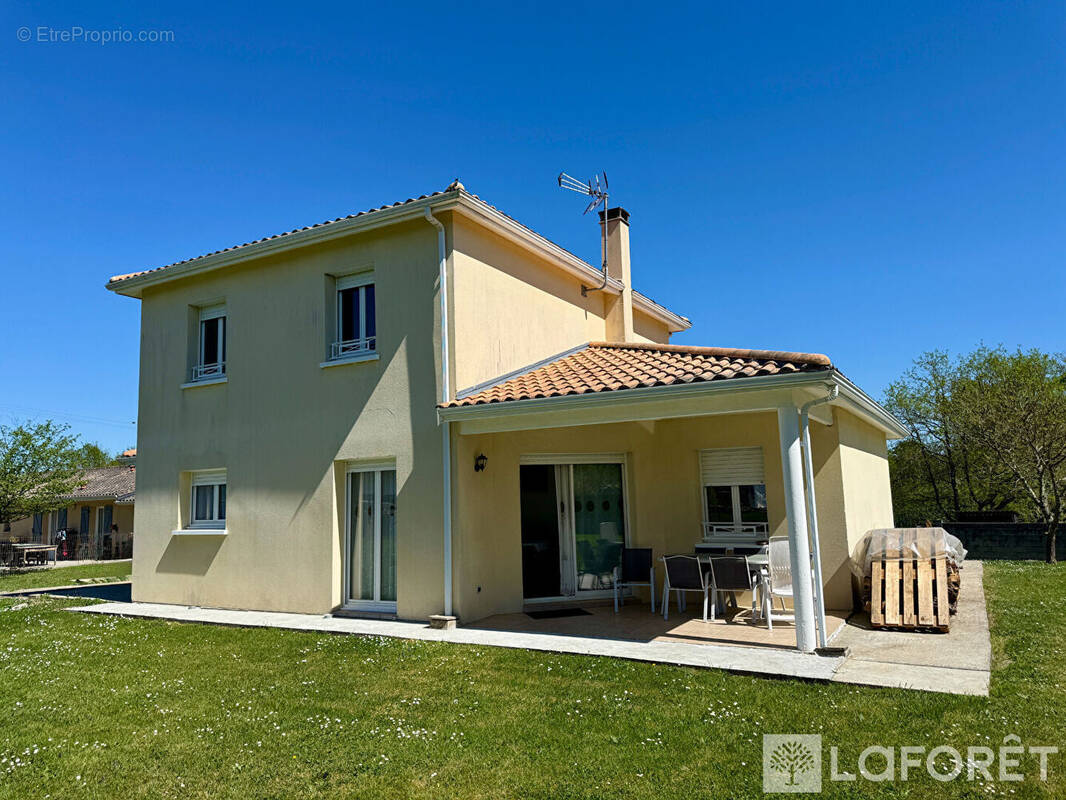 Maison à COIMERES