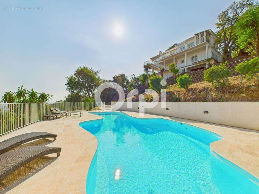 Maison à MANDELIEU-LA-NAPOULE