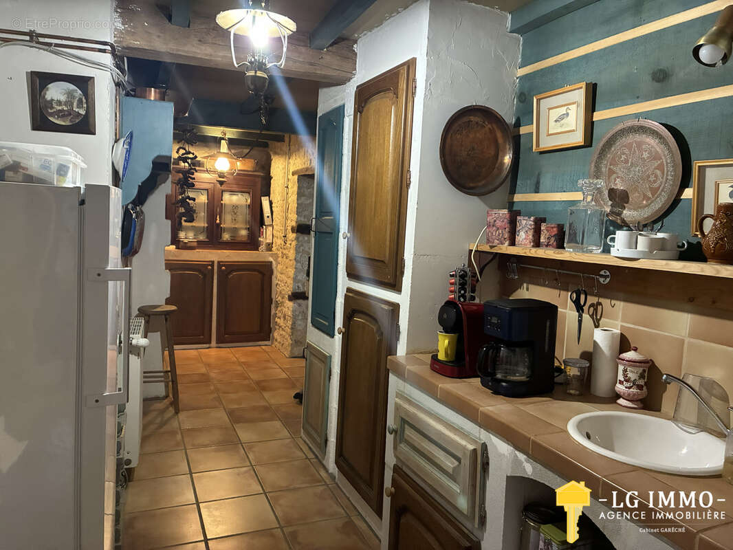 Belle maison familiale de 315 m2,  4 chambres, terrain 8000 m2, dependances - photo 17