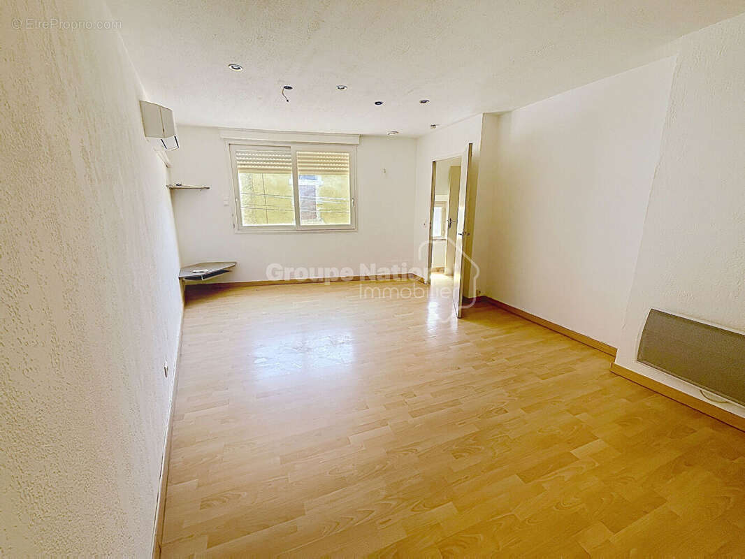 Appartement à SAINTE-CECILE-LES-VIGNES