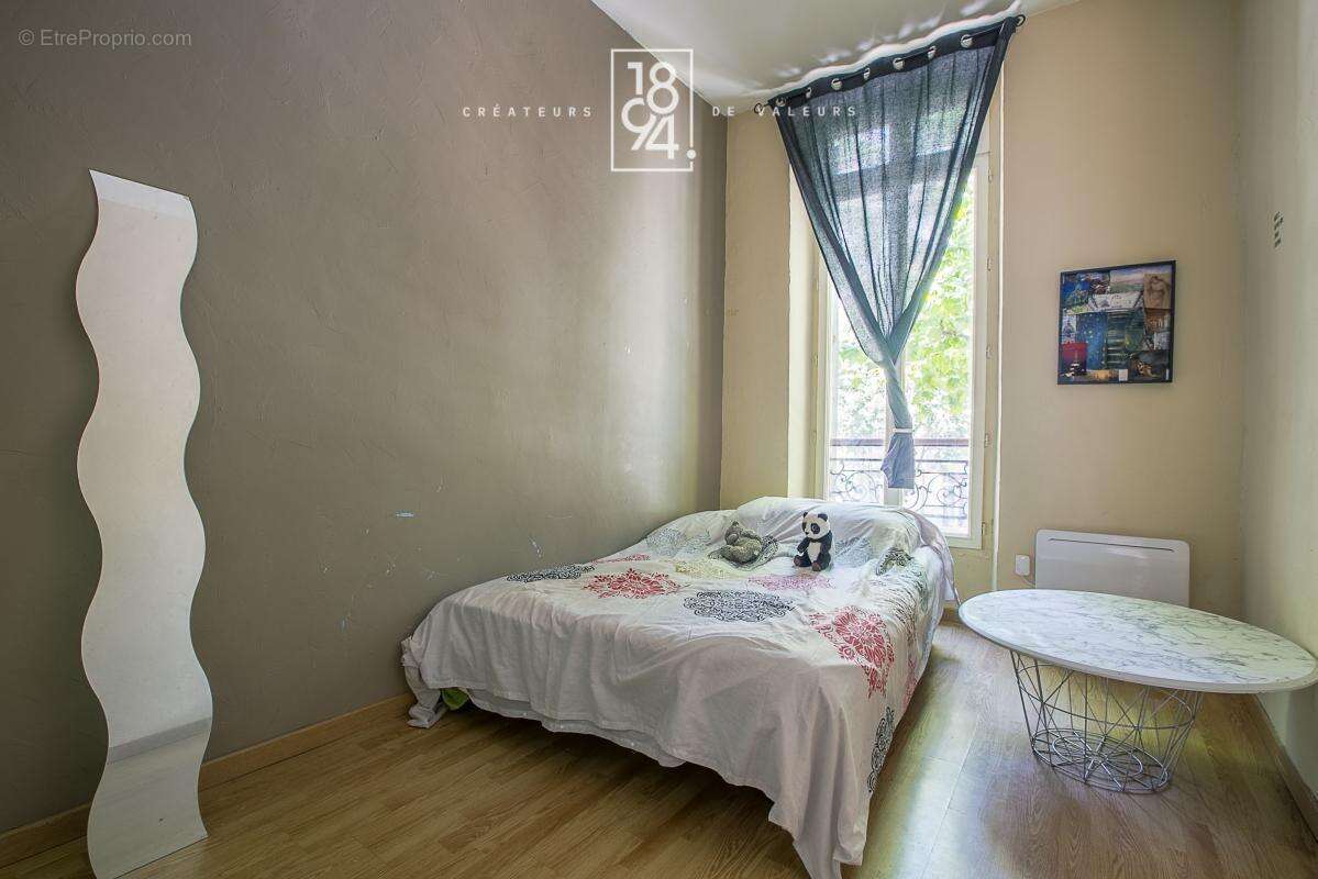Appartement à MARSEILLE-5E