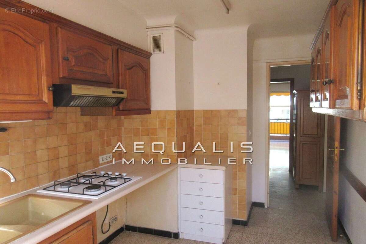 Appartement à SAINT-LAURENT-DU-VAR