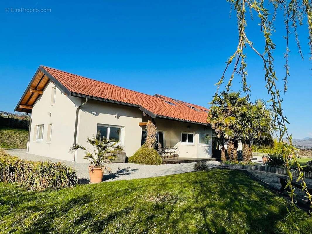 Maison à CONTAMINE-SARZIN