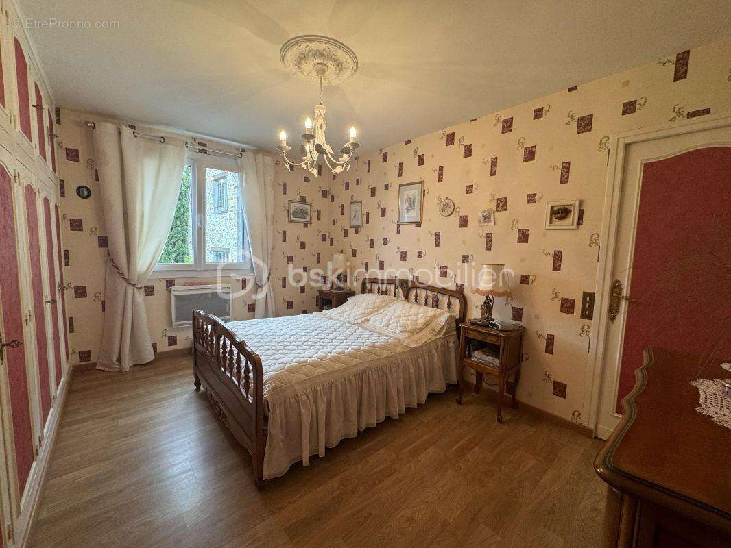 Maison à OZOUER-LE-VOULGIS